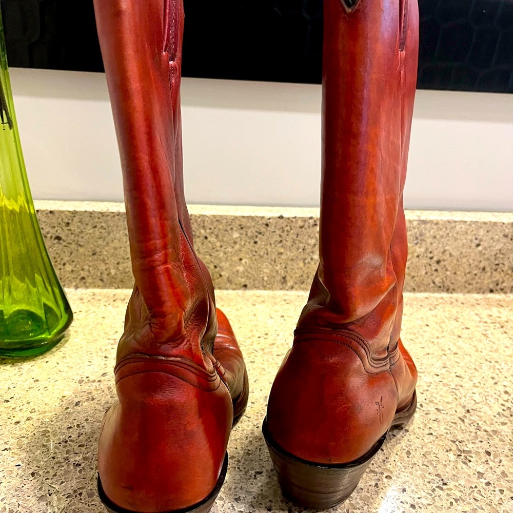Rust Vintage boots.  Size 9 D wide.  13” shaft and 2 “ heel.